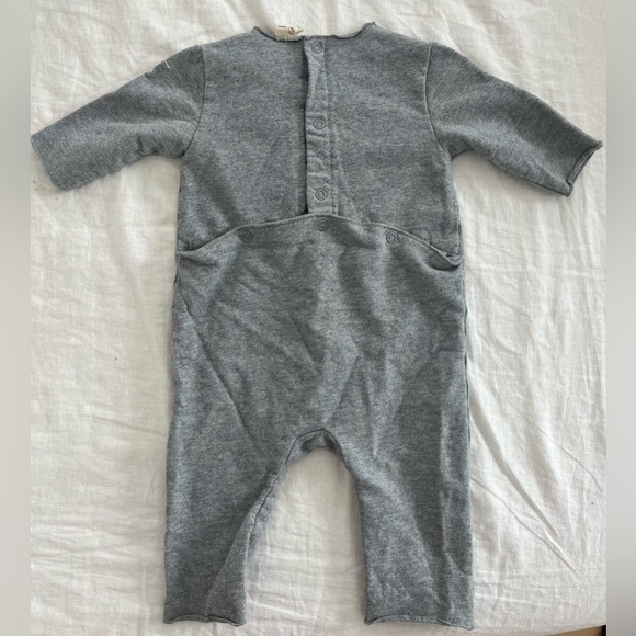 Pair of Gray Label onesie suit/rompers 6-9 months - Picture 3 of 6